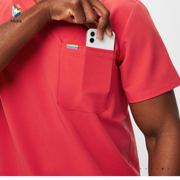 Figs Leon Three-Pocket Scrub Pride Top in Hibiscus sz 6XL - Picture 8 of 10